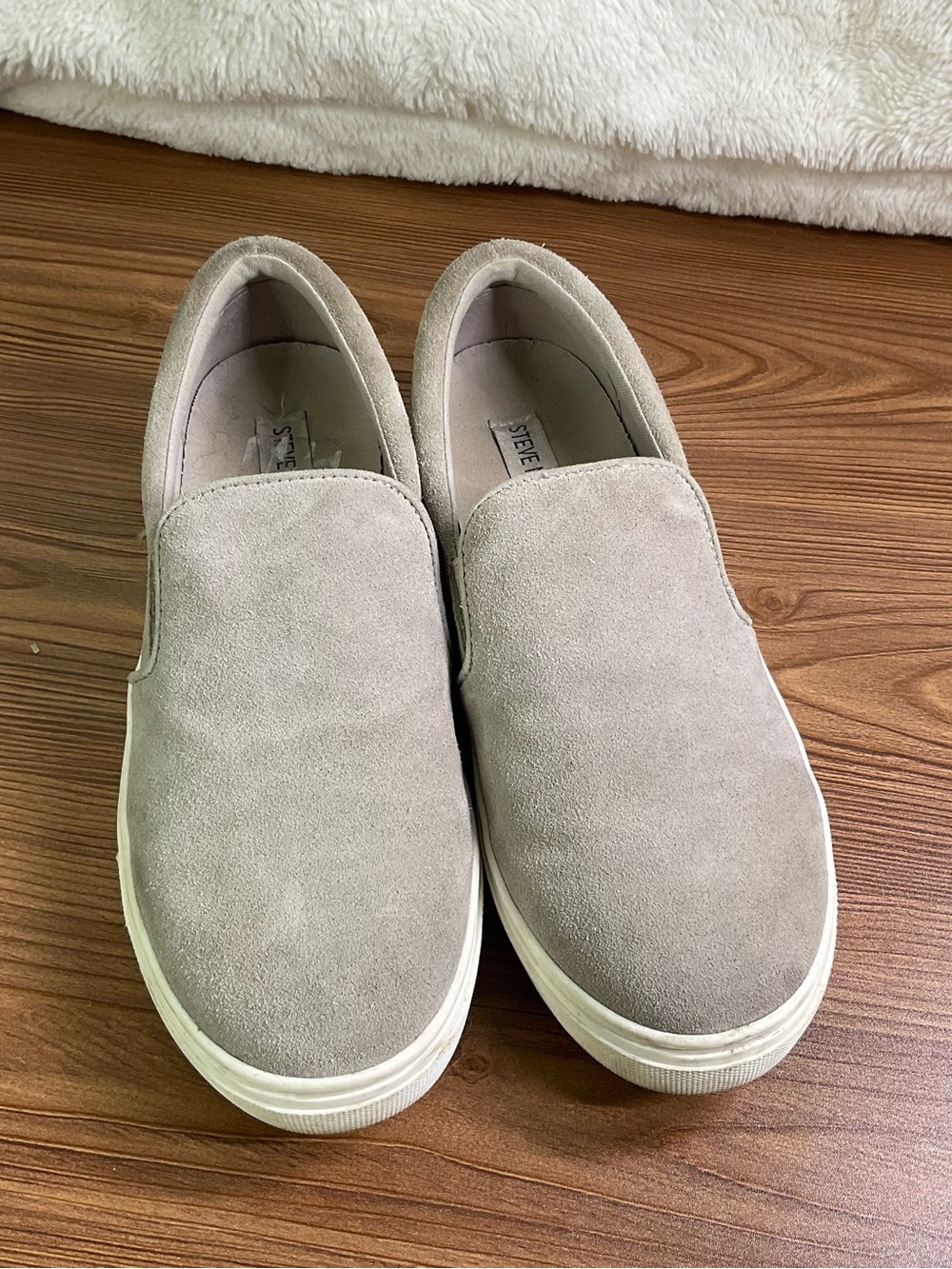 Steve Madden women’s Slip-On Suede Sneakers grey size 8.5
